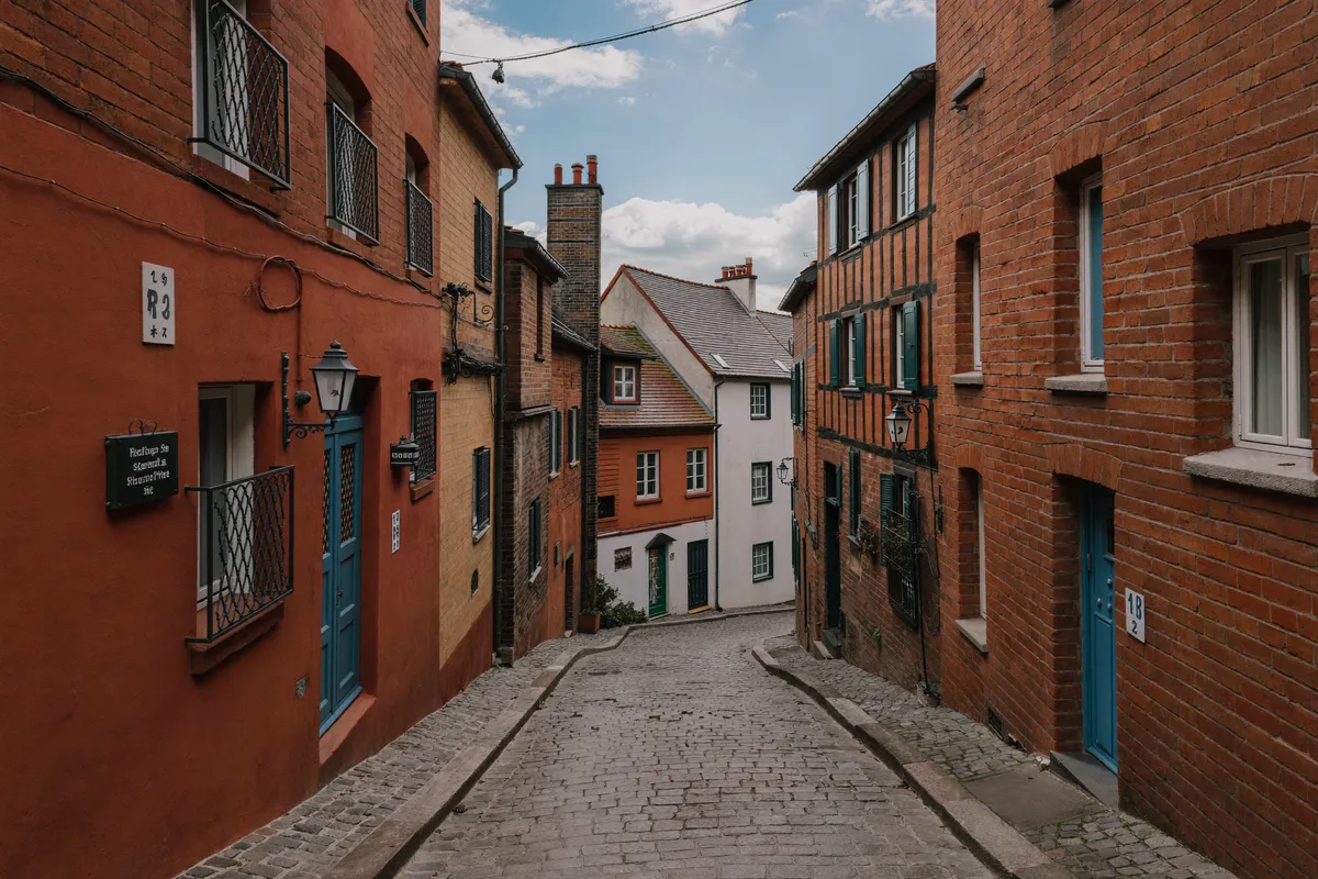 Ruelle de maisons de brique du vieil Albi